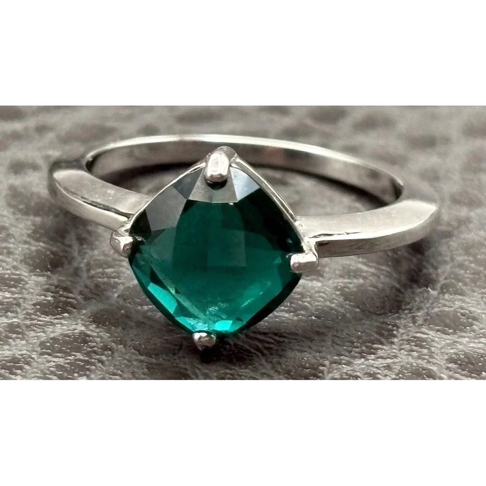 Vintage Swarovski Green Faceted Cushion Cut Crystal Ring Silver Tone Size 5.75